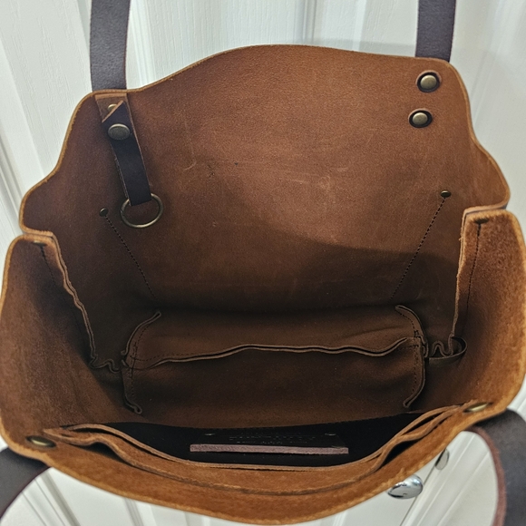 Portland Leather Medium Tote - Picture 5 of 8